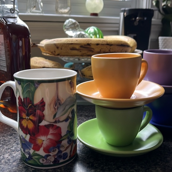 Colorful espresso cup n saucers - Picture 3 of 12